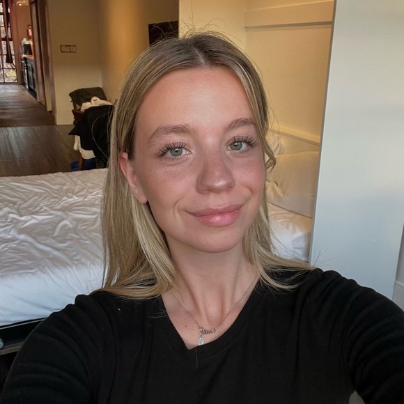 Meet your Posher, Noémie - Picture 1 of 1